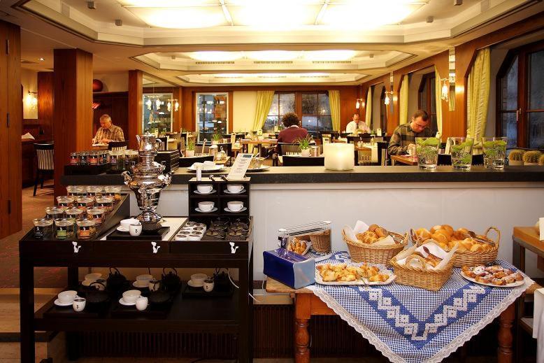Hotel-Restaurant Schwanen Metzingen  Bagian luar foto