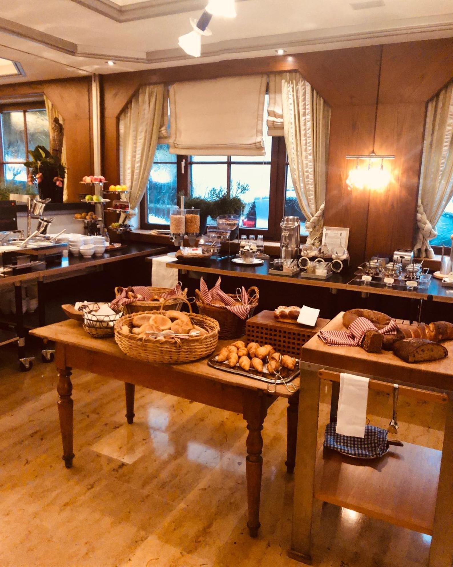 Hotel-Restaurant Schwanen Metzingen  Bagian luar foto