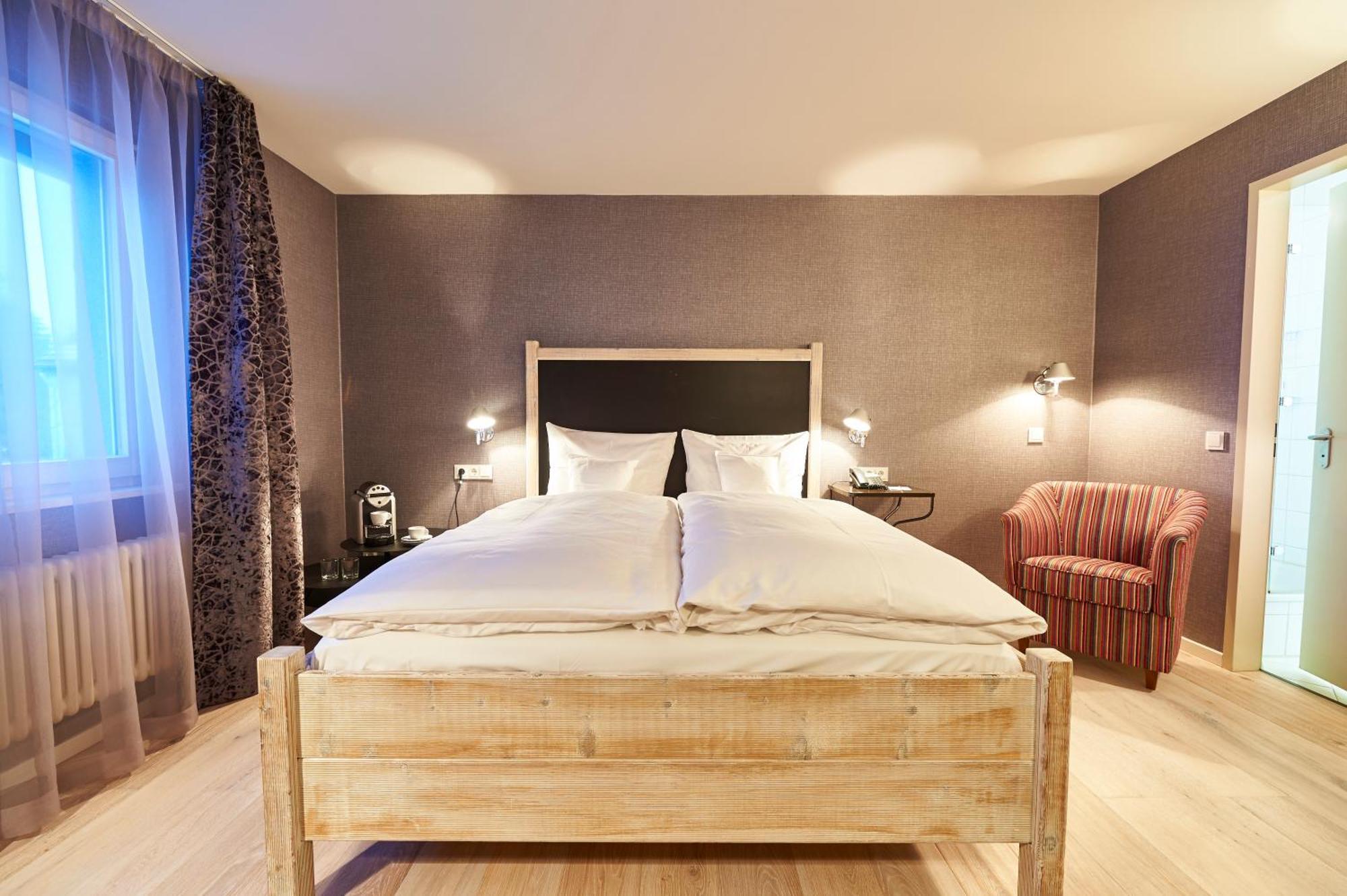 Hotel-Restaurant Schwanen Metzingen  Bagian luar foto
