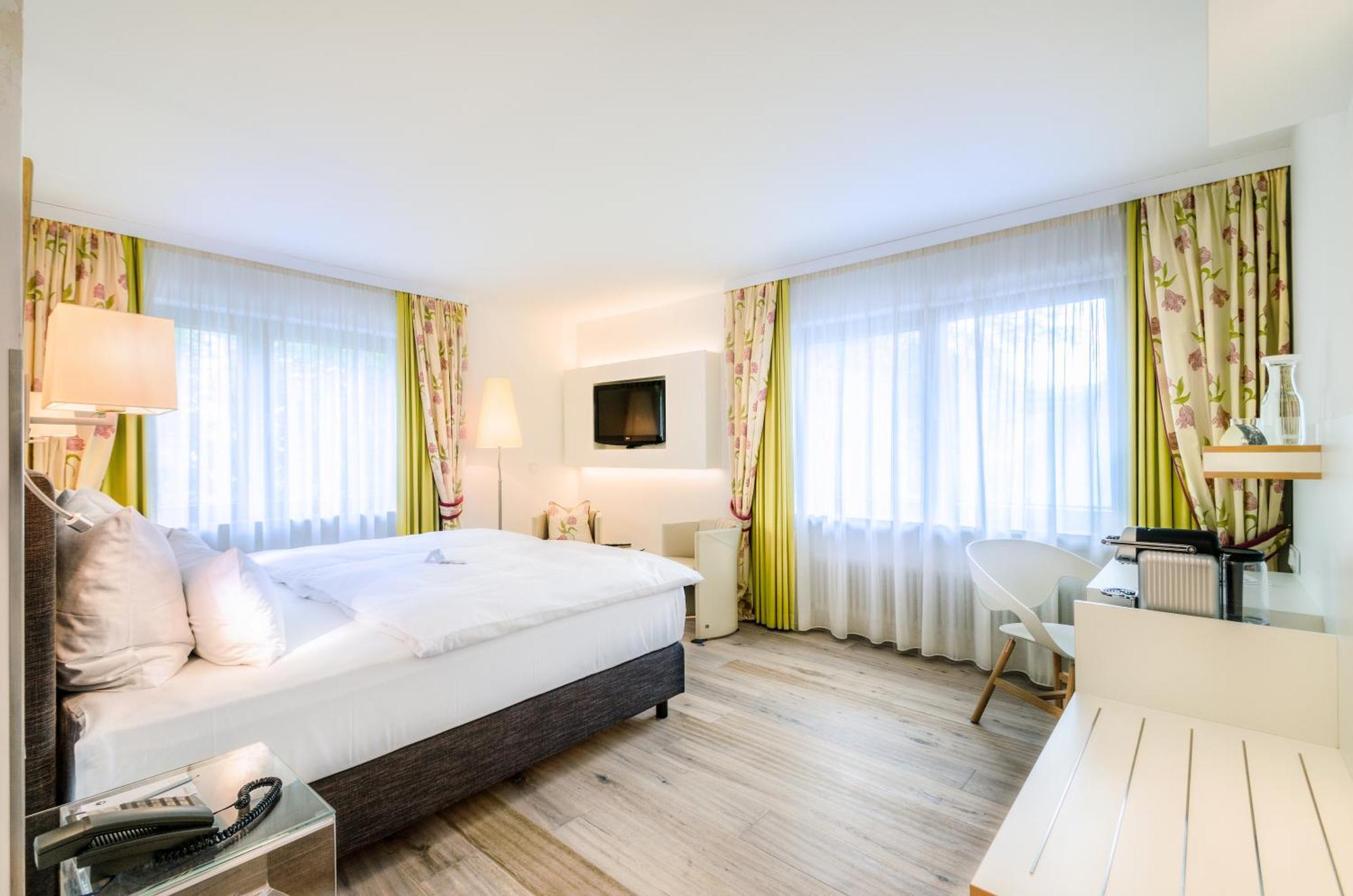 Hotel-Restaurant Schwanen Metzingen  Bagian luar foto