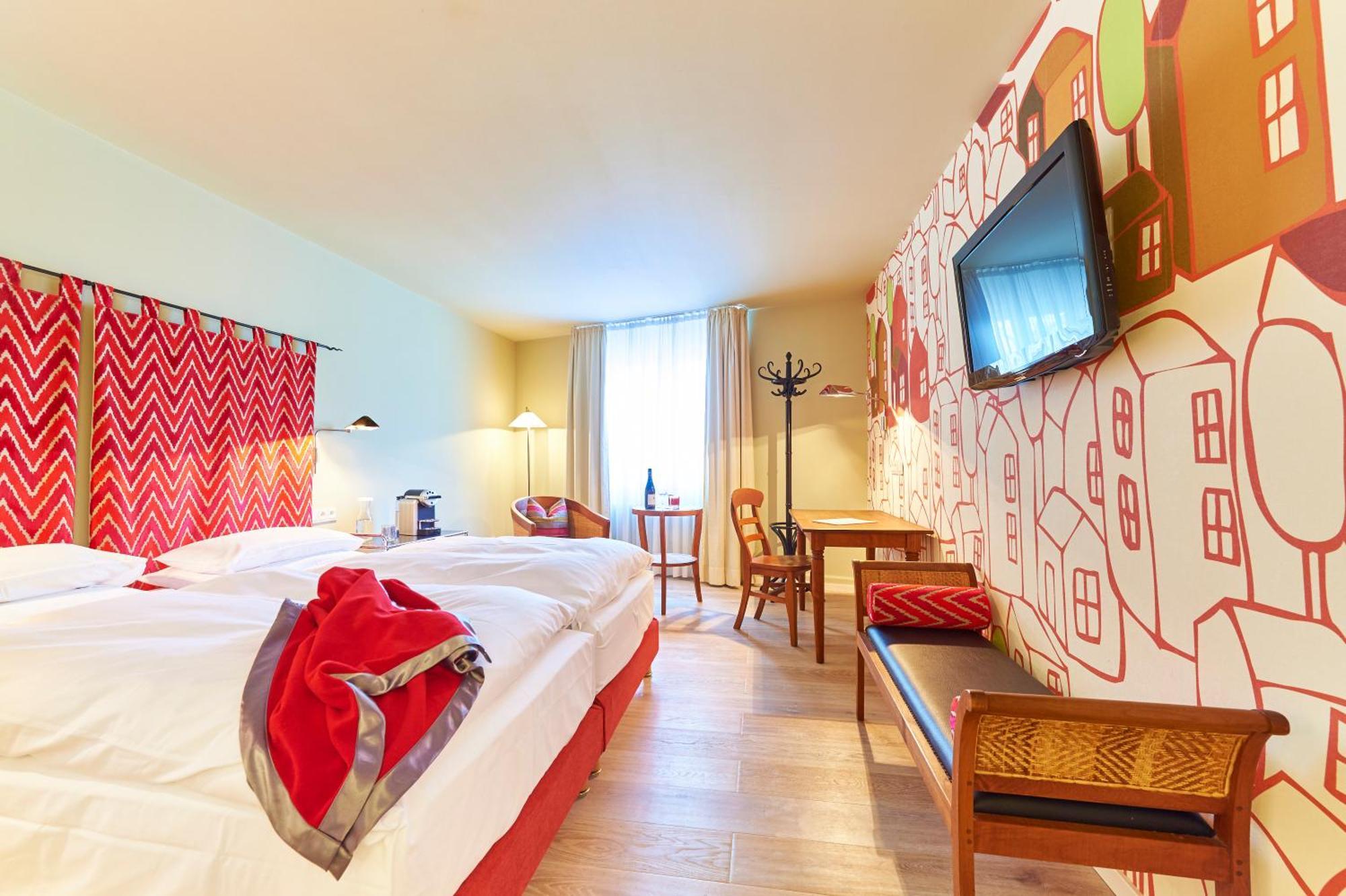 Hotel-Restaurant Schwanen Metzingen  Bagian luar foto