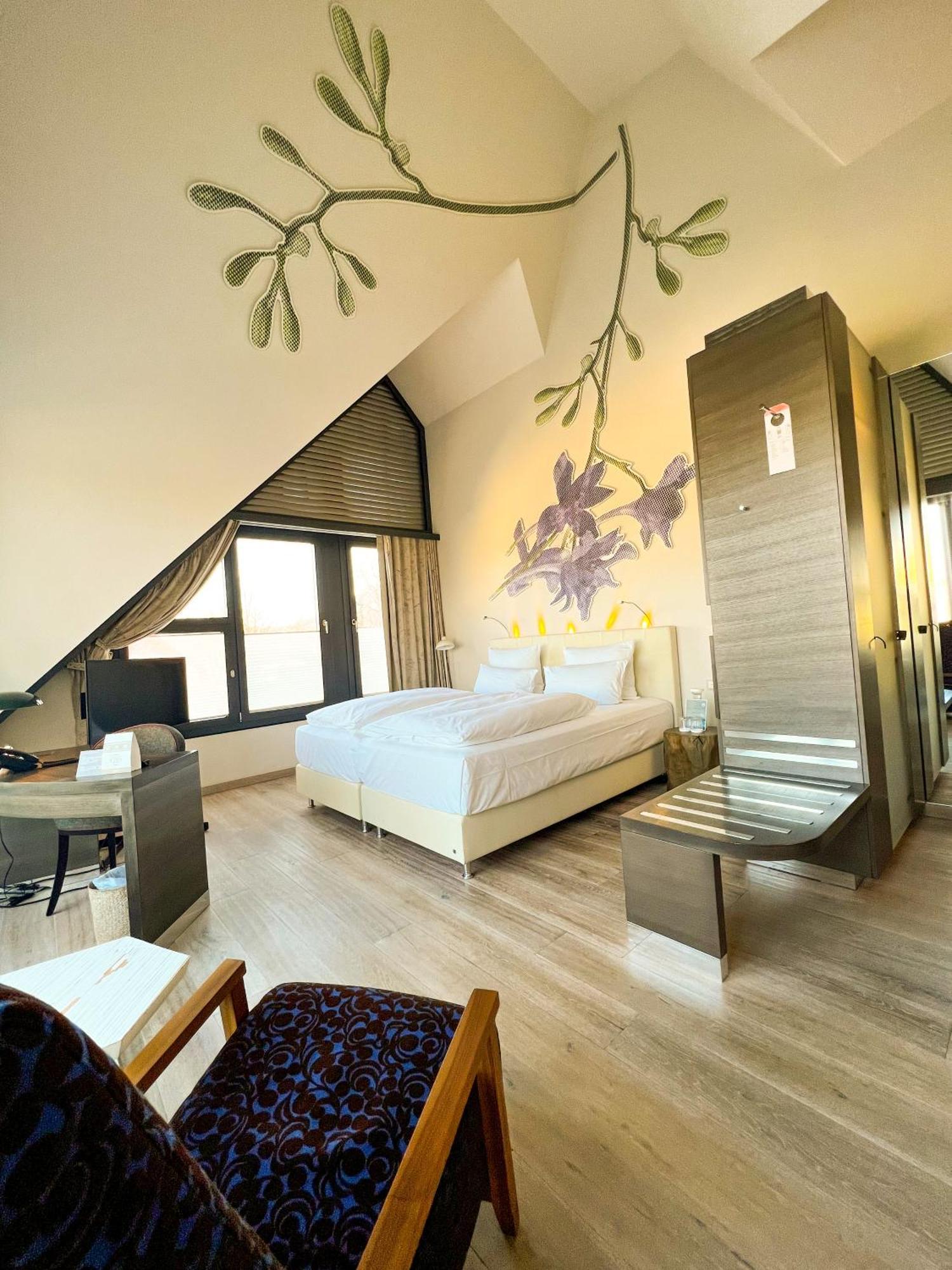 Hotel-Restaurant Schwanen Metzingen  Bagian luar foto