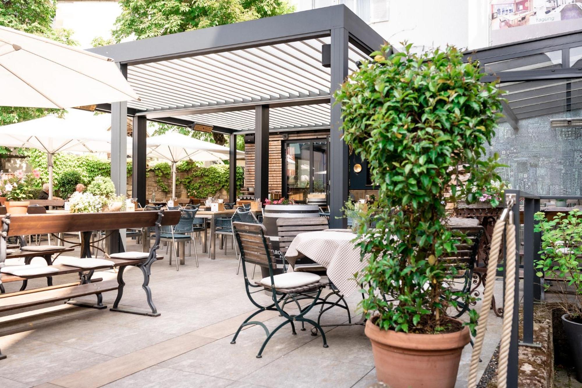 Hotel-Restaurant Schwanen Metzingen  Bagian luar foto