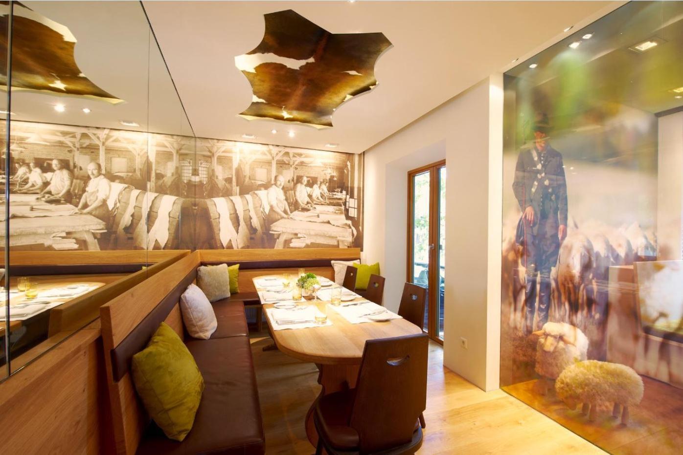 Hotel-Restaurant Schwanen Metzingen  Bagian luar foto