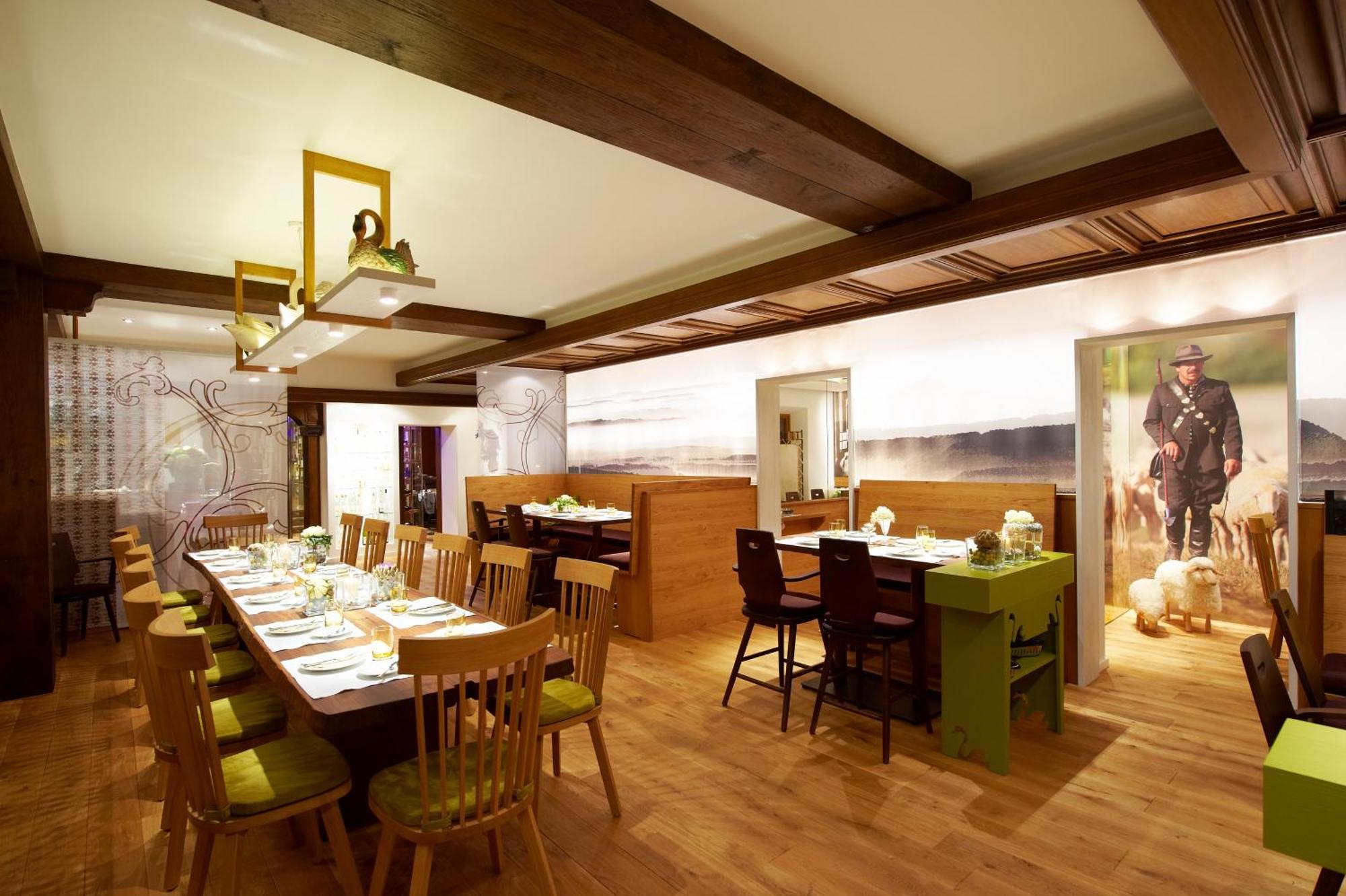 Hotel-Restaurant Schwanen Metzingen  Bagian luar foto
