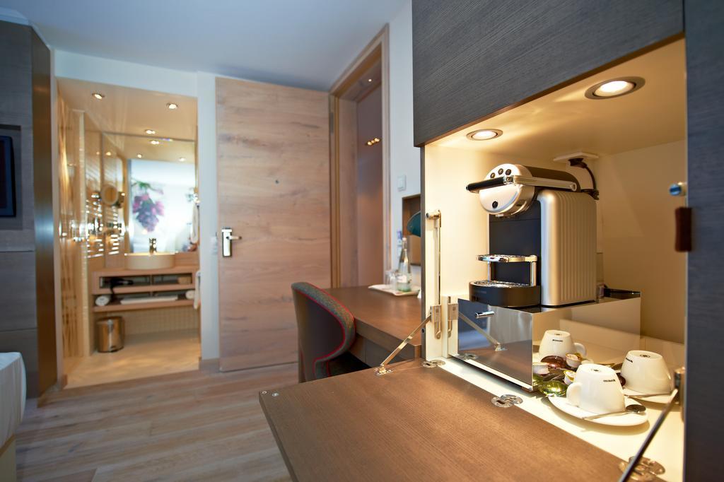 Hotel-Restaurant Schwanen Metzingen  Bagian luar foto
